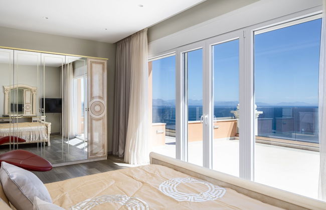 Villa Monte Leone by Konnect with Pool, Hot Tub, Spa Room & Stunning Seaview - Photo 20