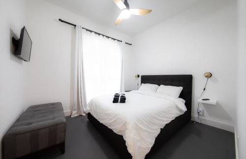 Sophisticated Minimalist Modern Home w/pool and spa - Foto 64