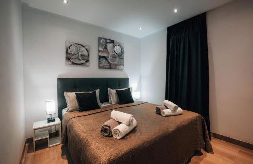 Luxury 2 bedrooms, Private Heated Pool - EHHouse - Photo 10