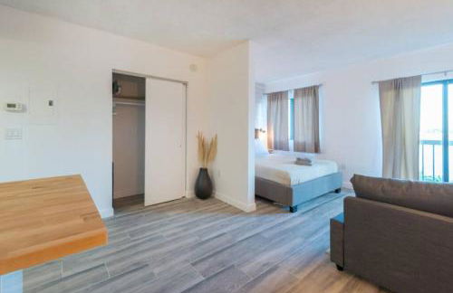 Deluxe Studio w/ Lakeview - free parking/pool - Foto 11