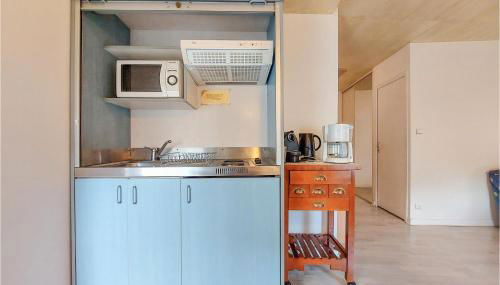 Amazing Apartment In Usson-En-Forez With Kitchen - Foto 3