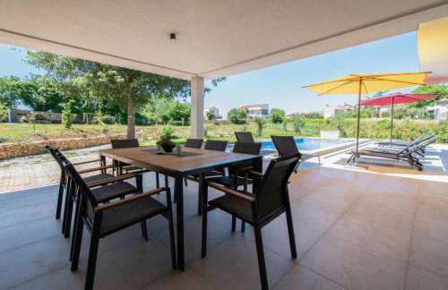 Villa Vala with a large yard near Pula - by Istrabook - Foto 10