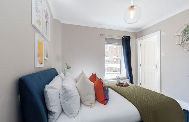 Elliot Oliver - Comfortable Five Bedroom Town Centre House With Garden & Garage - Foto 12