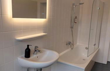 maremar - 116qm mit 2 Schlafzimmern - Perfekt für Familien - Holzmarkt - Luxus Boxspringbetten - Küche - Balkon - Arbeitsplätze - Foto 9