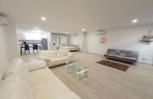 New - MiJa basement Loft Apartment steps from Beach - perfect for Sun and Sport Seekers - Foto 36