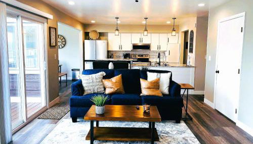 Harborview 3-6-8 on Main - Foto 1