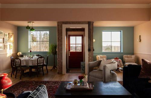 Hot Tub, 5BR2BTH in Guthrie, OK- Near EdmondOKC - Photo 8