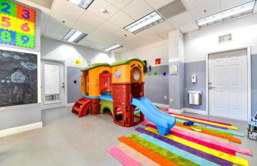 Luxurious 3BR Condo with Pool in Brickell - Foto 86