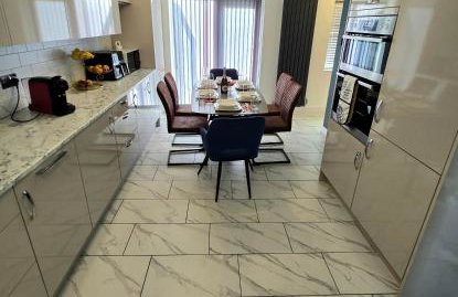 Luxury Modern Comfy 3BR House Contractors Family - Foto 36