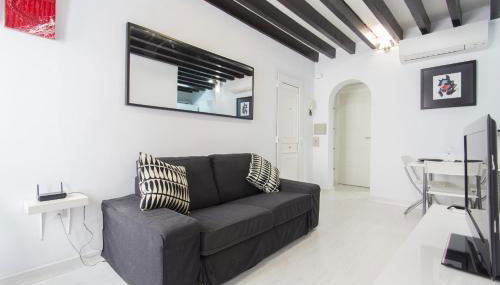 Black&White Apartment, minimum stay 30 nights, by PriorityVillas - Photo 3