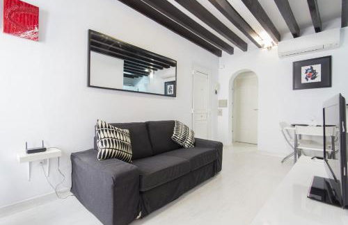 Black&White Apartment, minimum stay 30 nights, by PriorityVillas - Photo 3