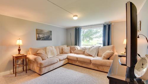 Lakefront Retreat with Shared Dock and Fire Pit! - Foto 4