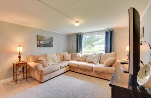 Lakefront Retreat with Shared Dock and Fire Pit! - Foto 4