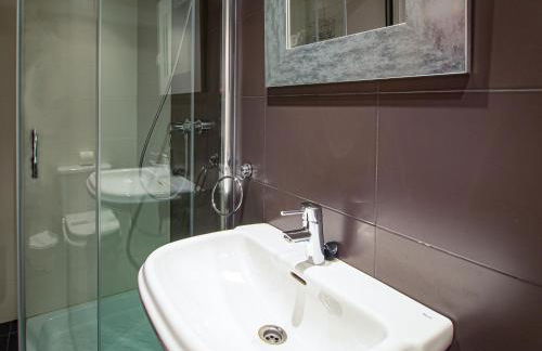 2060-Newly furnished 2 bedrooms apt with golf - Photo 9