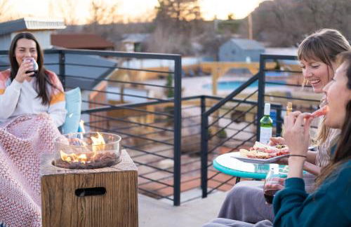 Timber & Tin D 2Bed 2Bath w Pool & Rooftop Deck - Foto 8