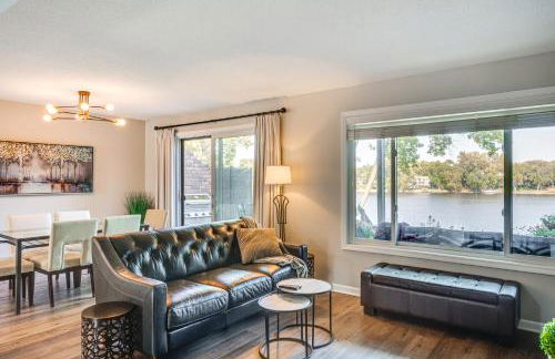 Riverfront Champlin Townhome with Deck and Water View! - Foto 8