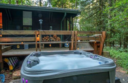 Mid-century Cabin Hideaway - Hot Tub & Fire Pit - Foto 6