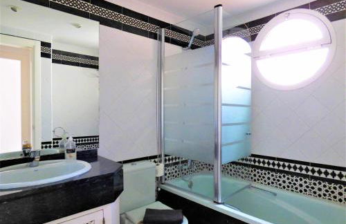 Selecta Family by the Sea - Photo 18