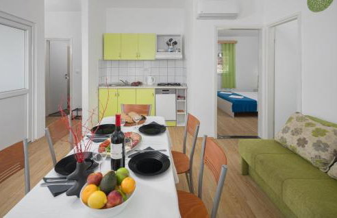 Awesome Home In Tinjan - Foto 10