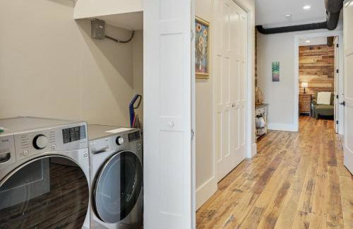 Downtown Condo with Two Ensuite Kings - Foto 7