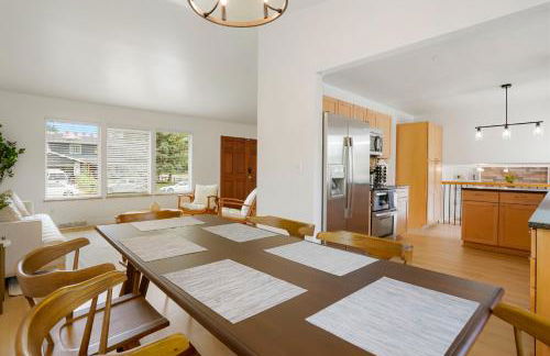 Large Home, 2 Living Rooms, Great for Family/Pets! - Foto 16