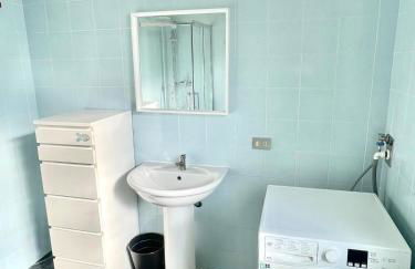 Downtown Milan Chic Apartment - Quiet Retreat with Free WIFI & Air Conditioning - Photo 13