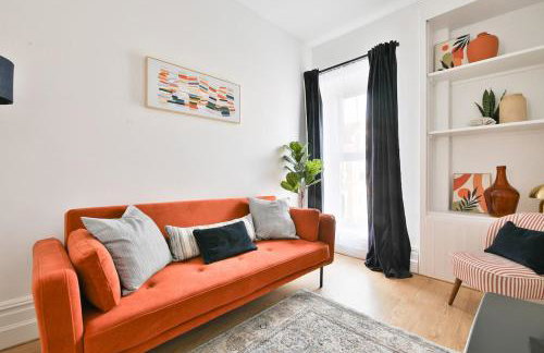 Beautifully Designed Flat with Full Amenities - Photo 12