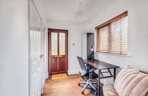 Shenley House - Close to City Centre - Driveway Parking, Self-Check-In, Workspace, Fast WiFi and Smart TV by Yoko Property - Foto 19