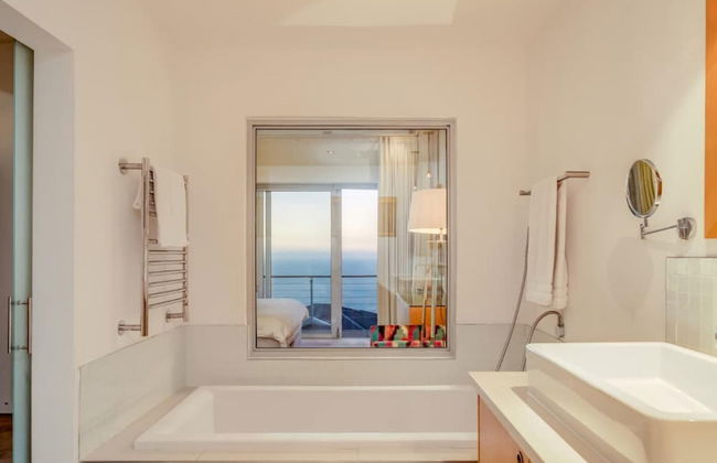 Immaculate Camps Bay Villa w Jacuzzi Views Pool Villa Grenache - Photo 16