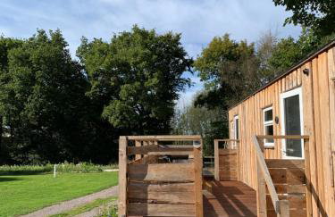 Postwood Gardens Balmoral Country Cabin - Photo 20