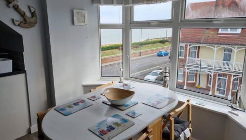 2 Bedroom Seafront Apartment - Foto 3