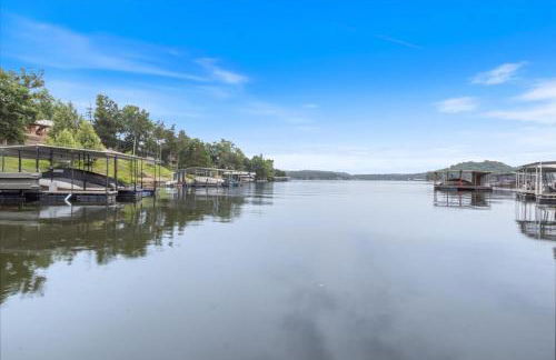 Lakefront Escape, Sunrise Views, Boat Slip & Community Dock Access - Foto 53