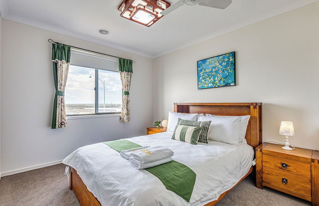 StayAU 5BR Lakefront Escape Point Cook - Foto 16