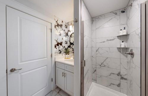 Stone Flora 2BR Condo Near Downtown and Bay - Photo 25