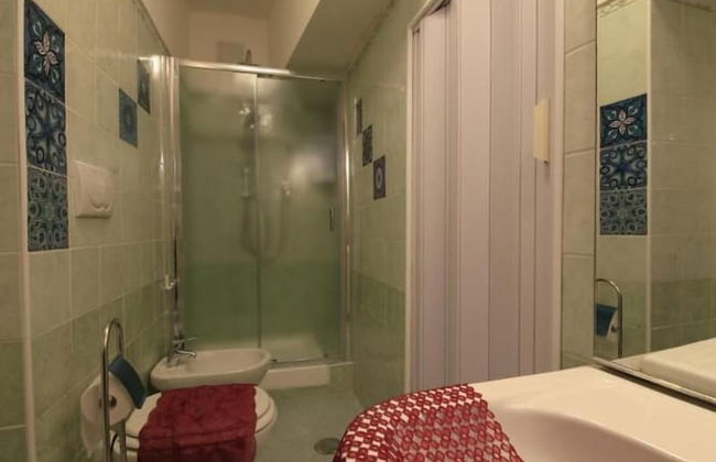 Dolls House Holiday Home - Photo 23