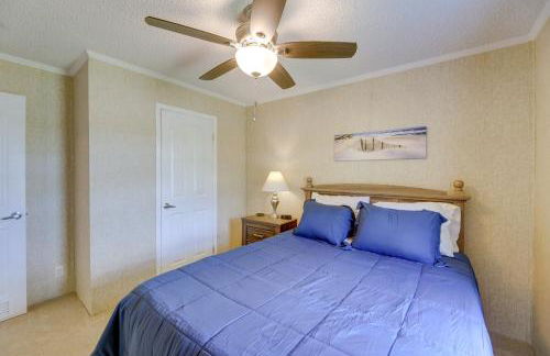 Family Home and Fire Pit and Deck, 11 Miles to Beach! - Foto 21