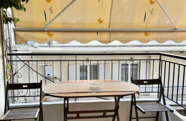 Mamour Apartments, Near Tram & 8' to Beach, Queen Bed Comfort - Foto 3