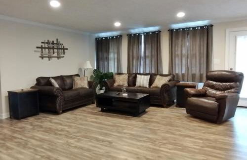 Backwoods Family Getaway! 3 Bedroom house! - Foto 16