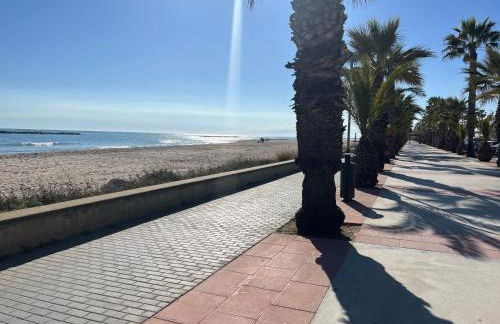 Cozy Beach House with Pool & BBQ - Foto 16