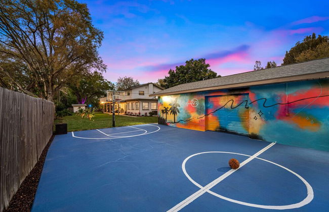 Luxe Largo Retreat: Pool, Games, Basketball & More - Foto 35