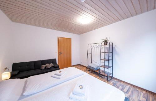 Modernes Apartment mit Balkon, Parkplatz, Waschmaschine für 4-5 Gäste - Foto 14