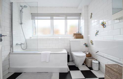 GuestReady - Fantastic home in the heart of London - Foto 53