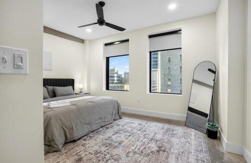 Chic Downtown Tulsa Beacon 2BR Stay - Foto 20