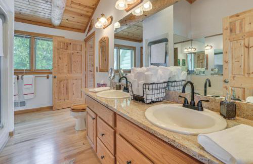 On-Site Trails and Private Beach! Lake Huron Retreat - Foto 24