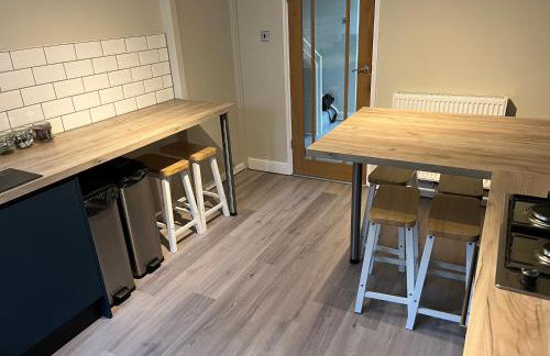 5 Bed Camberley Airport Accommodation - Foto 36