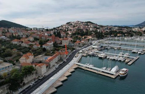 Waterfront stone house in city center - Photo 19