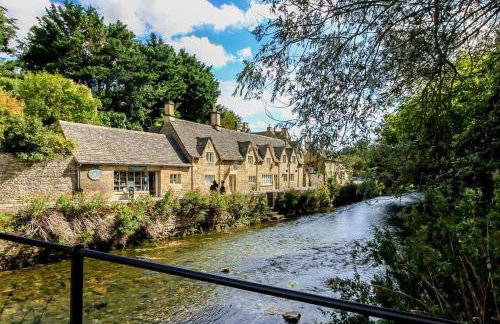 Bibury Riverside Cottage Grade II listed 6ppl - Foto 1