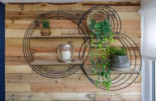 Castle View - 2 Bed Stylish Coastal Port Solent Retreat with Views! Parking, Sleeps 6 - LONG TERM STAY WINTER SPECIAL OFFER- By Blue Puffin Stays - Photo 17