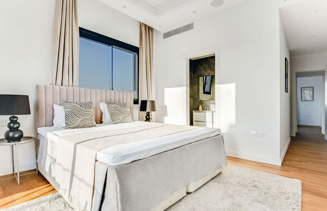 Sanders Crystal 1 - Large 4-bdr Penthouse With Shared Pool - Photo 7