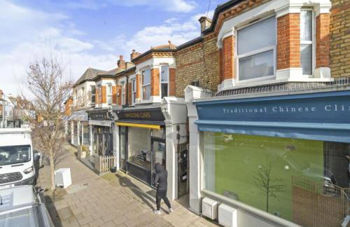 Charming Wimbledon 3-Bed Apt with Outdoor Area - Foto 33